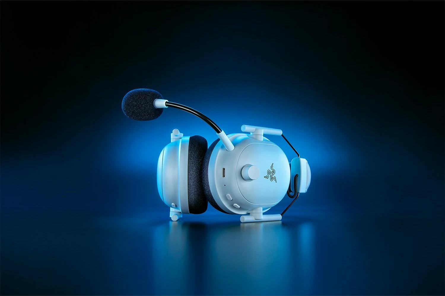 Gaming slušalke Razer BlackShark V2 Pro, brezžične, za PlayStation 5, bele