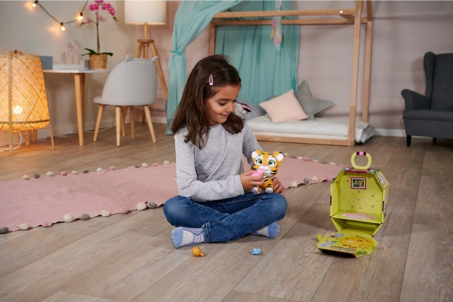 Interaktivna figurica tigra, 15 cm, 3 presenečenja, Simba Pamper Petz Tiger Cub