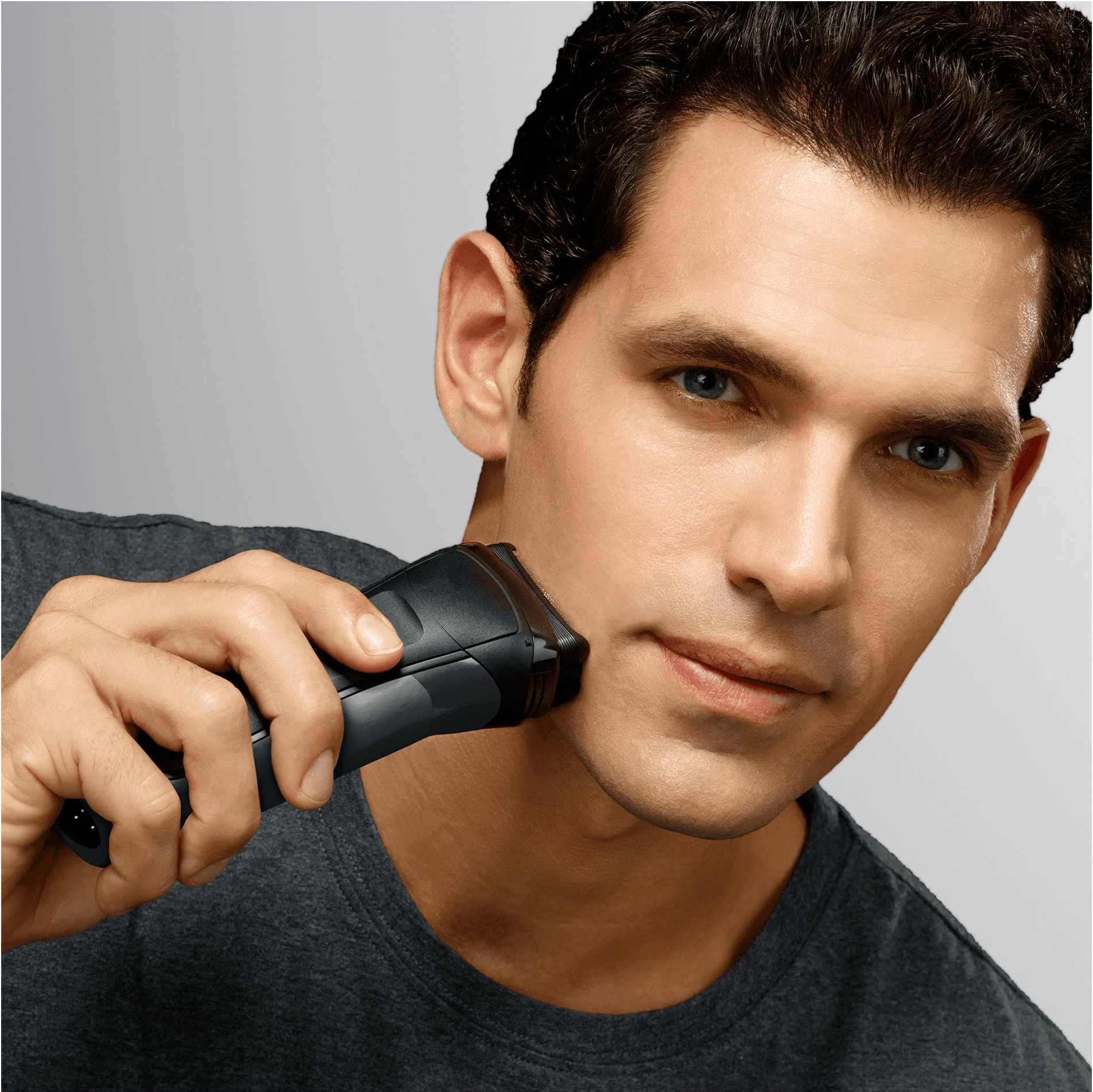 Foil brivnik Series 3 300s, Braun, LED, NiMH, črn