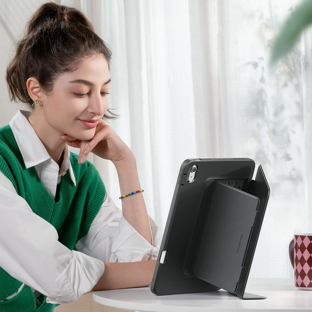 Ovitek ESR Flip Hybrid za iPad 10,9" (10. gen.)/11" (11. gen.), črn