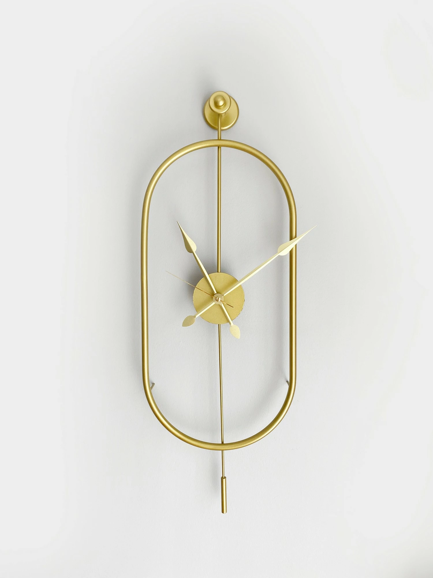 Dekorativna kovinska stenska ura Wallity Mclock-00105, zlata