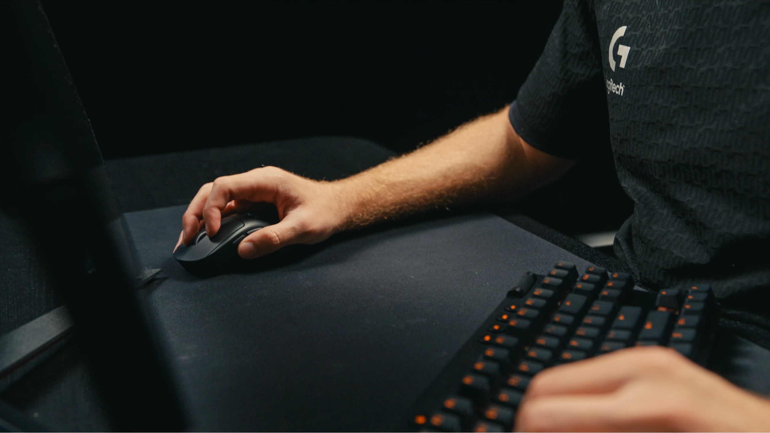 Ergonomičen miš, 5 gumbov, brezžičen/žičen Logitech G PRO X SUPERLIGHT 2 DEX, bel