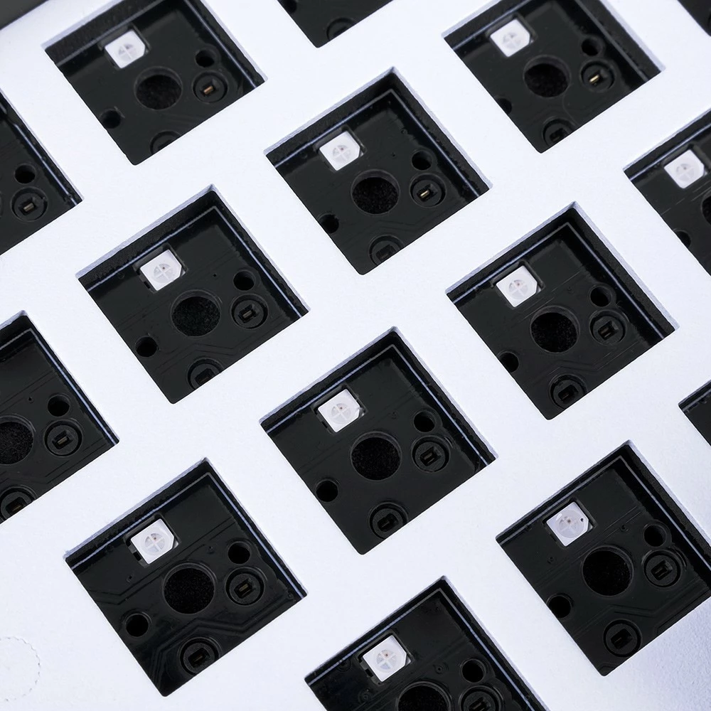 Mehanska tipkovnica 60% SHARKOON SKILLER SGK50 S4, Kailh Red, RGB, bela/črna