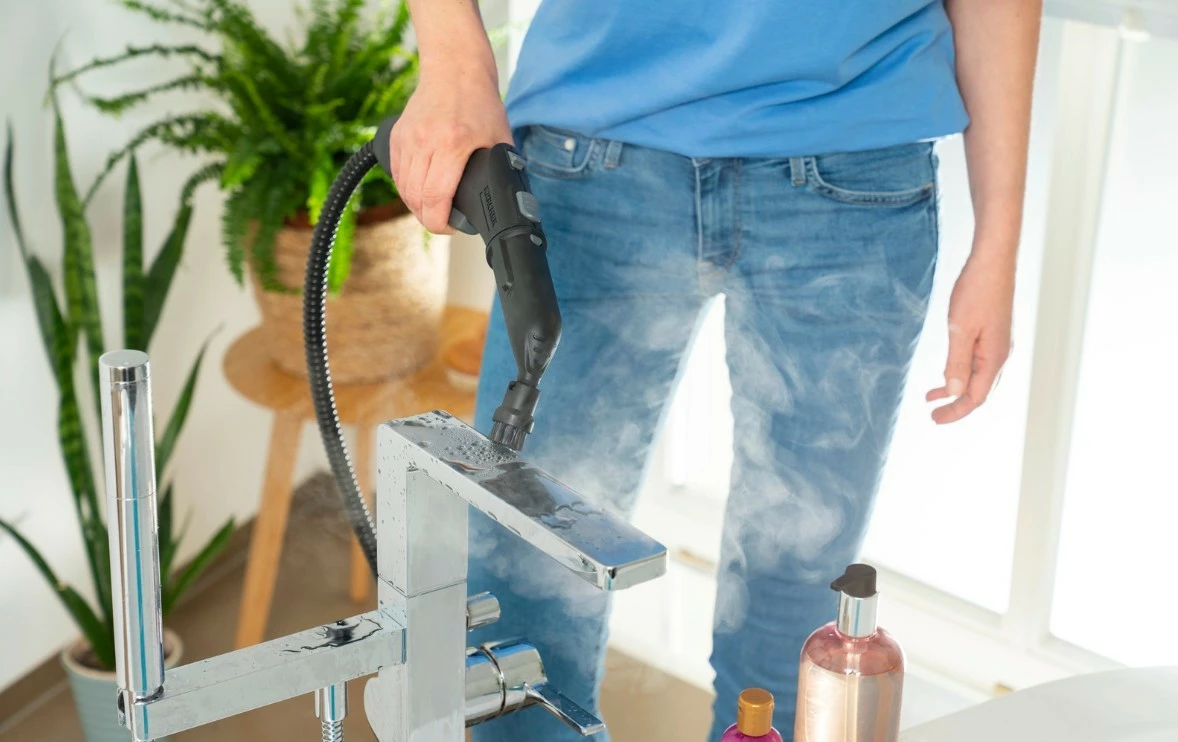 Parni čistilec Karcher SC3 Deluxe Textile Edition, 1.513-435.0, 1900 W, 1 L, bel/črn