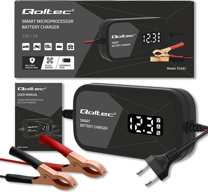 Pametni mikroprocesorski polnilec Qoltec 52492, 12V, 2A, regeneracija celic, LCD, črn