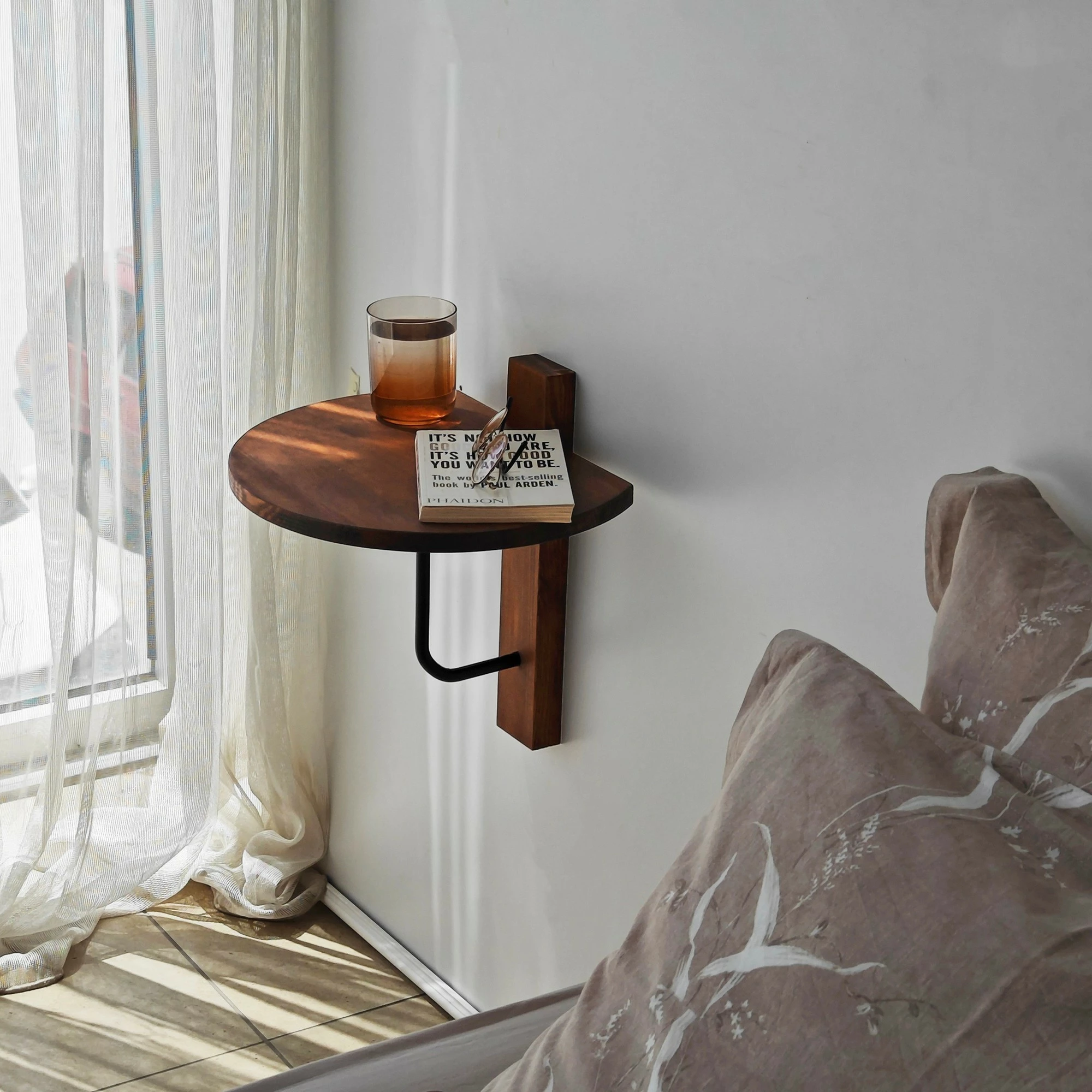 Stenska polica, kostanjeva barva s črnim kovinskim okvirjem, Skye Decor Reve