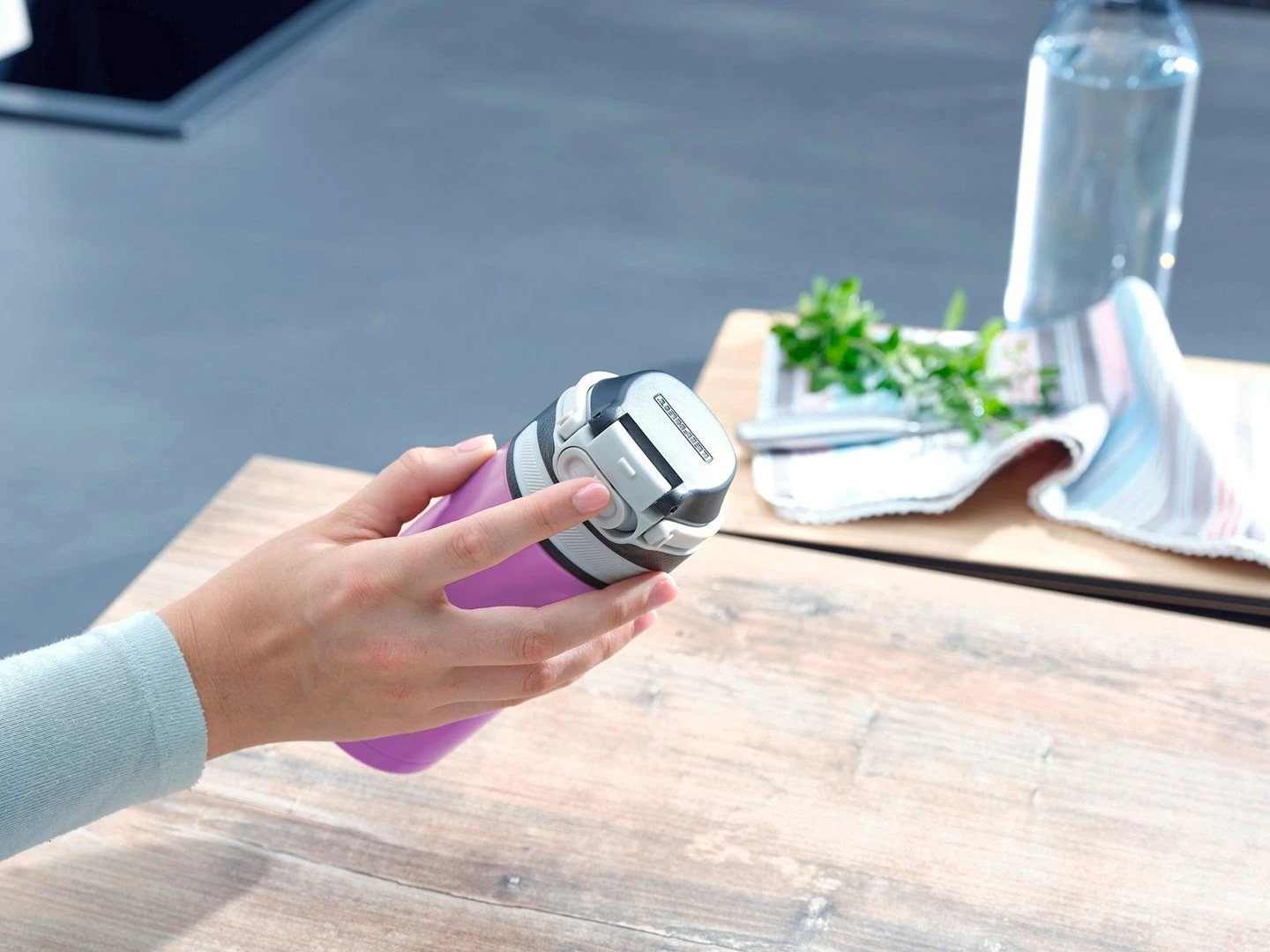 Termos 350 ml, magenta LEIFHEIT Flip