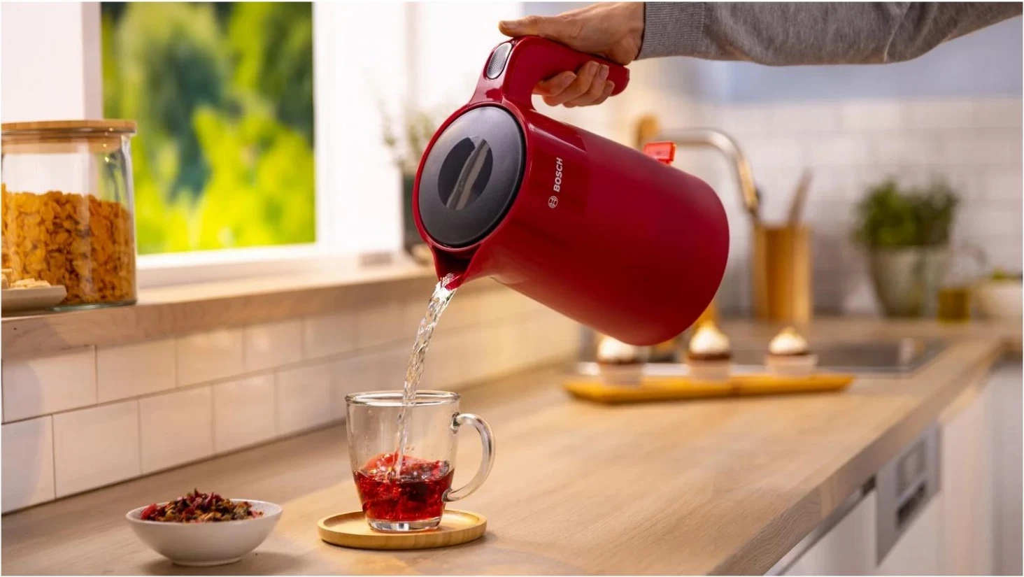 Električni čajnik 1,7 l, 2400 W, rdeč Bosch TWK2M16