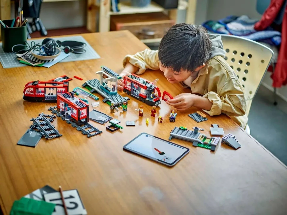 Tramvaj in postaja LEGO CITY 60423, set