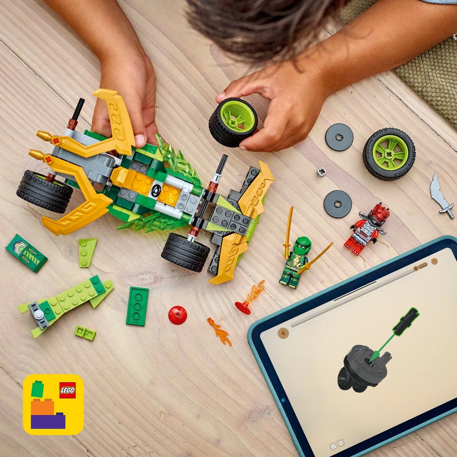 Gradbeni set LEGO Ninjago Lloyd’s Actionflitzer 71828, 181 kosov, večbarven