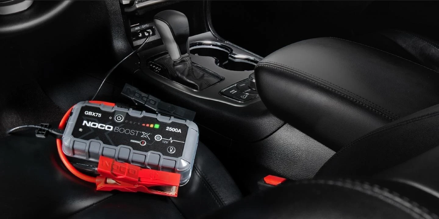 Sklop za zagon NOCO GBX75, 2500 A, črn