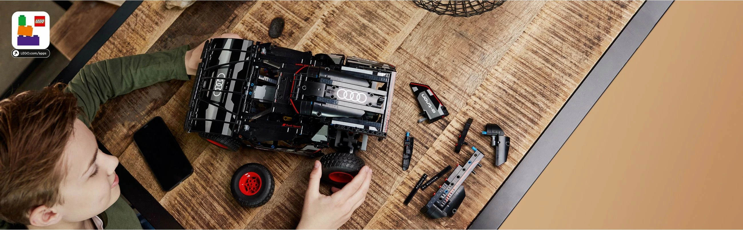 Model za sestavljanje Audi RS Q e-tron LEGO, 10+, plastika, 914 delov, 1,86 kg