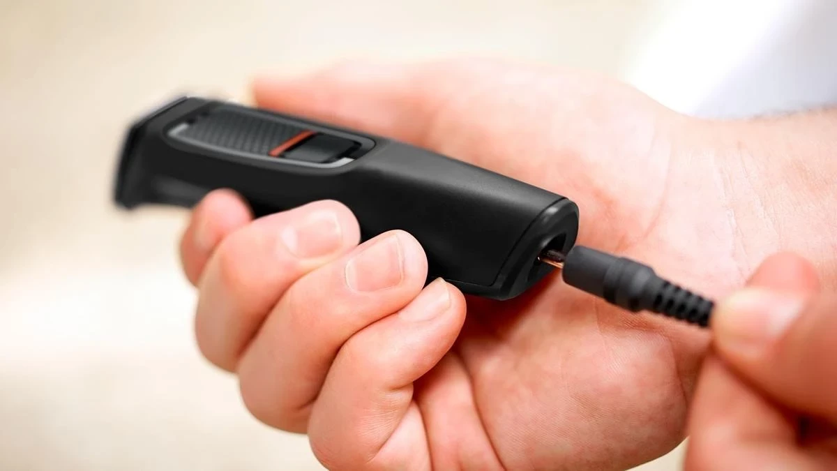 Večfunkcijski trimer Philips Multigroom MG3720/15, črn