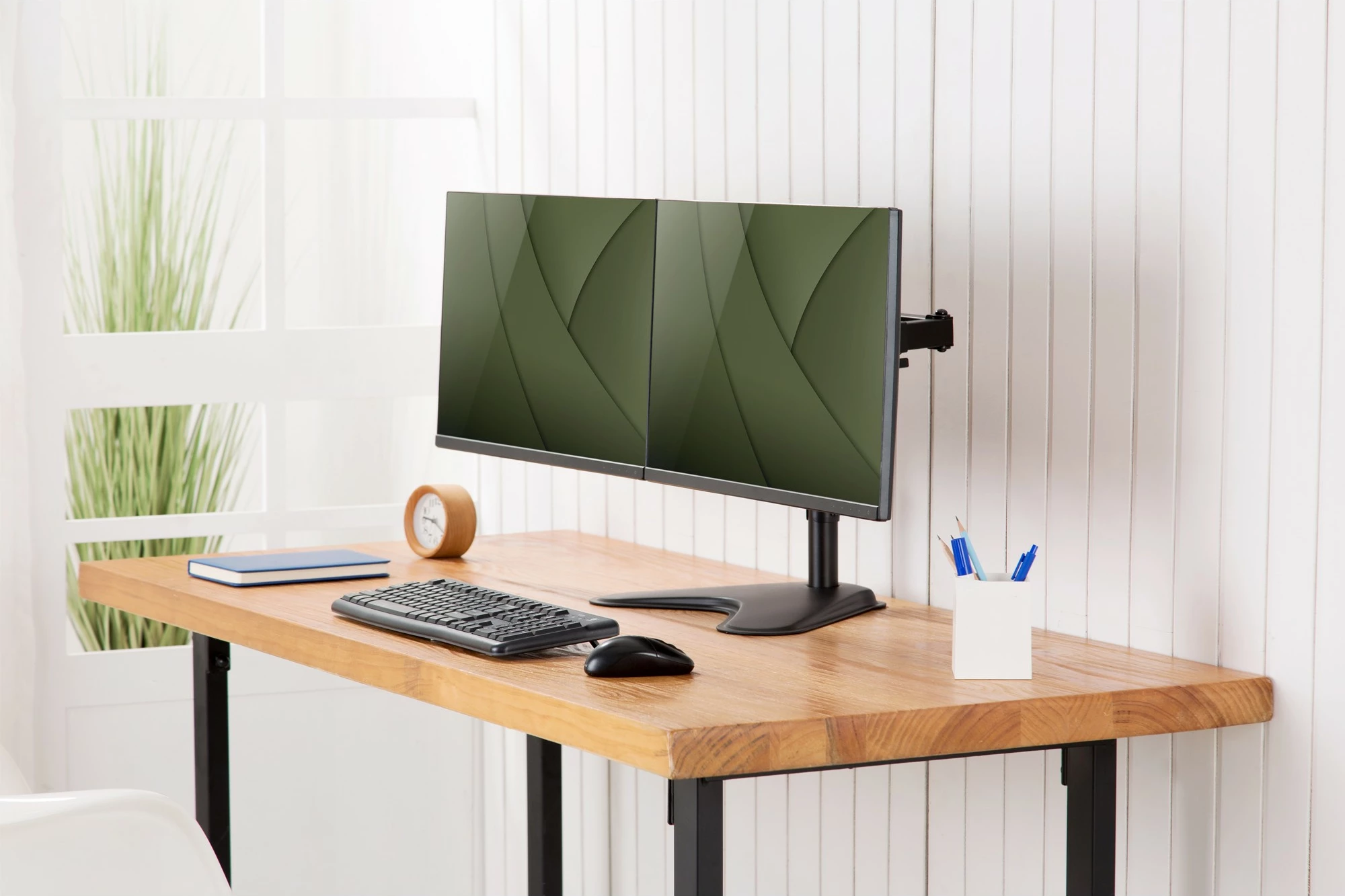 Držalo za dva monitorja Digitus, univerzalno, 15–32 in., 8 kg, VESA 75x75/100x100, črno