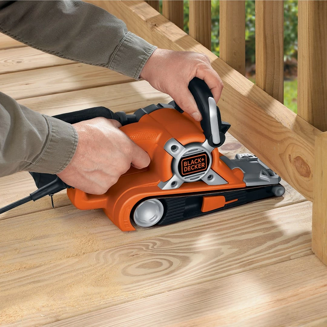 Priročni brusilnik z lepilnim trakom BLACK+DECKER KA88, črn