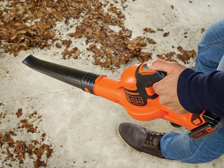 Brezžični pihalnik za listje BLACK+DECKER GWC1820PC-QW, 18 V, 209 km/h, oranžna/črn