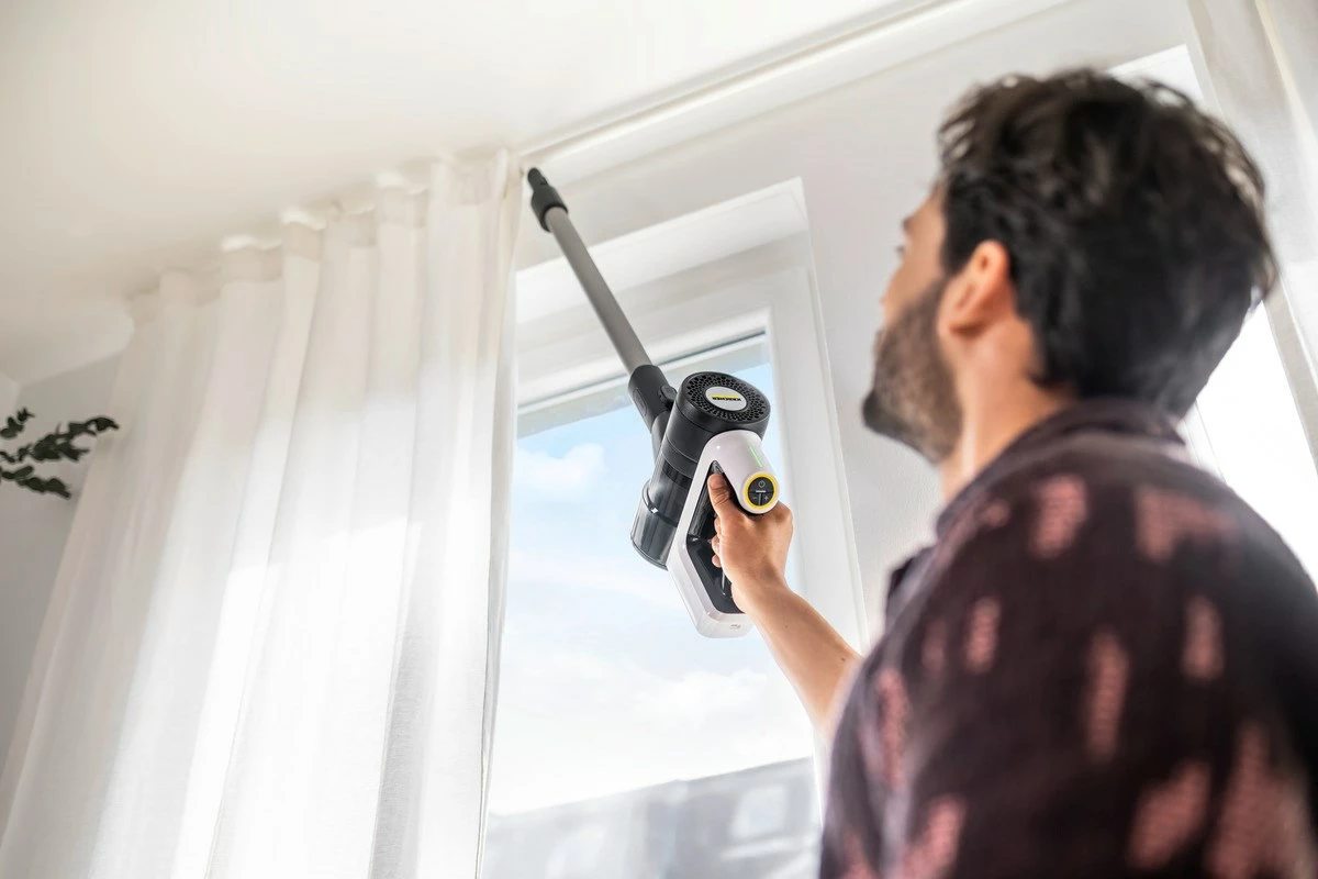 Pokončni brezžični sesalnik KARCHER VCS 3 Nano Complete, 0,6 L, HEPA, črn