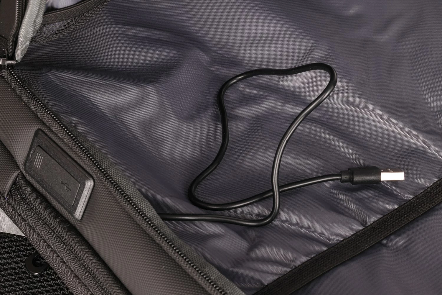 Nahrbtnik za prenosnik 15,6" Addison 316015, črn