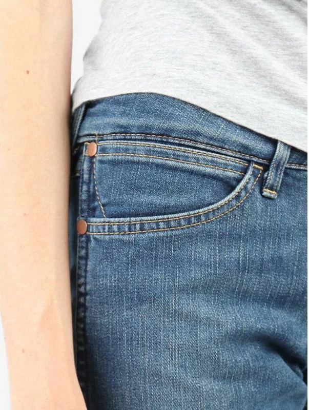 Razširjene hlače Wrangler za ženske, temen denim