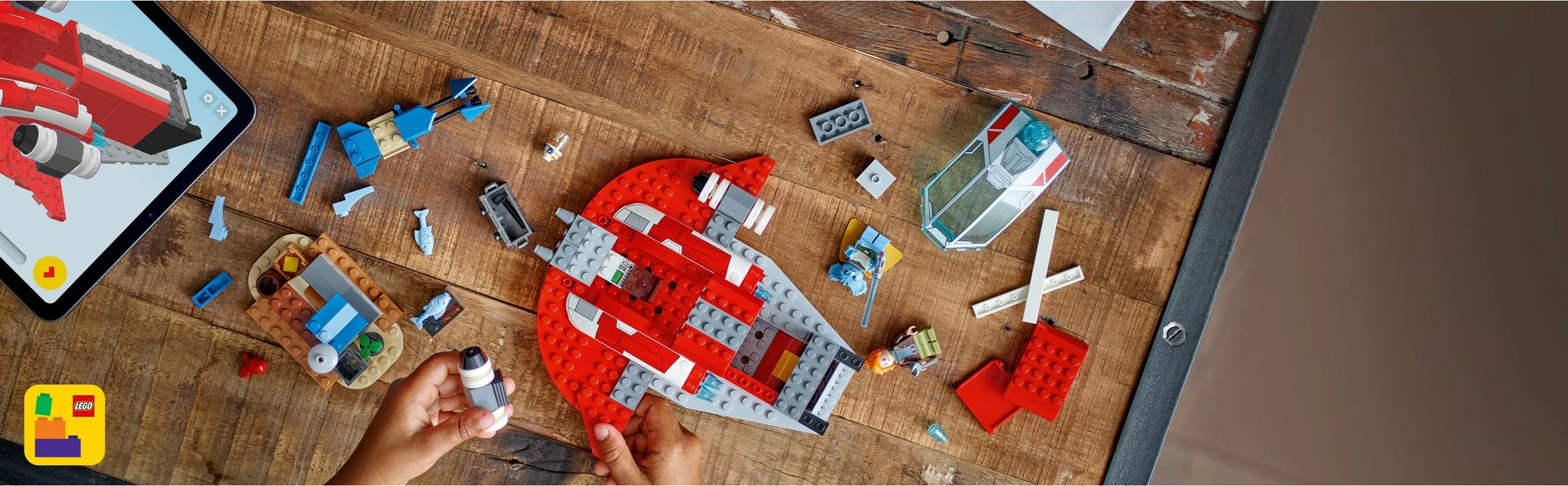 Gradbeni set The Crimson Firehawk LEGO Star Wars, 136 kosov, večbarven