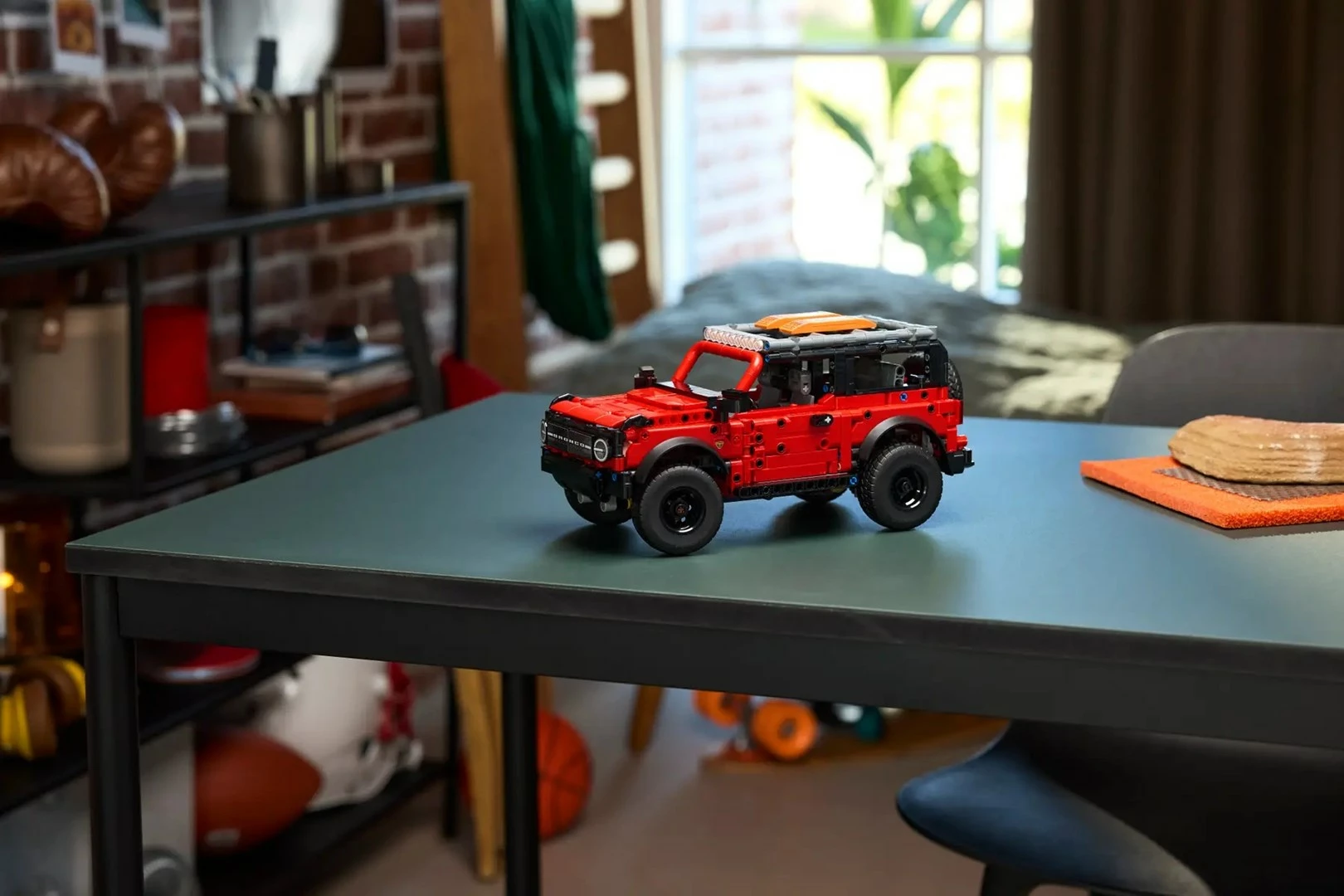 Model SUV Ford Bronco LEGO Technic 42213, rdeč, za otroke in odrasle