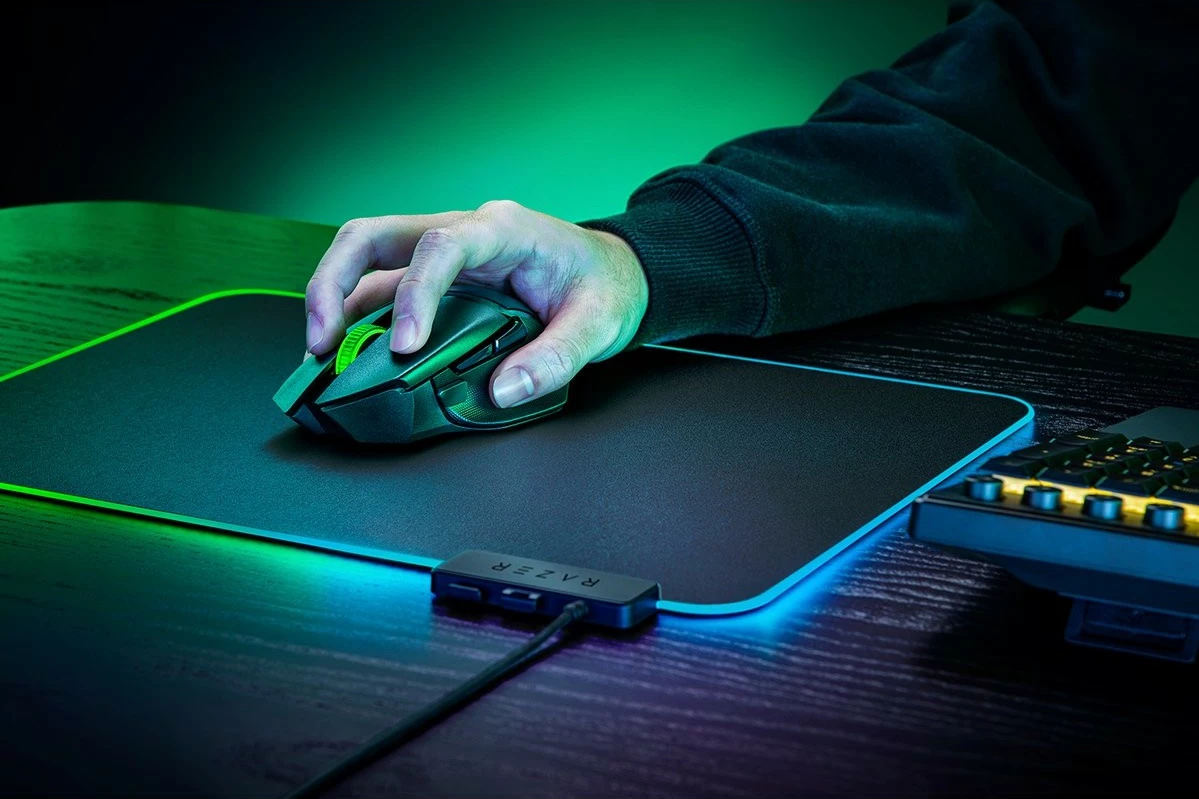 Ergonomski brezžični miška Razer Basilisk V3 X HyperSpeed, desna, optična, 18000 DPI, črna