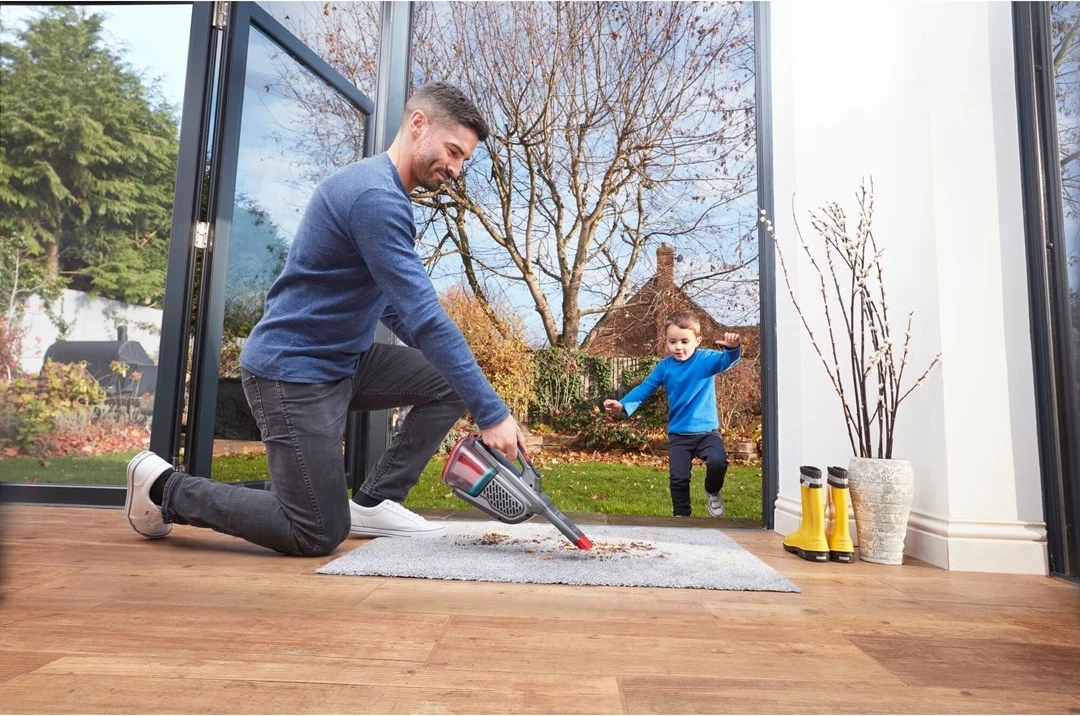 Ročni sesalnik Black & Decker, 20 W