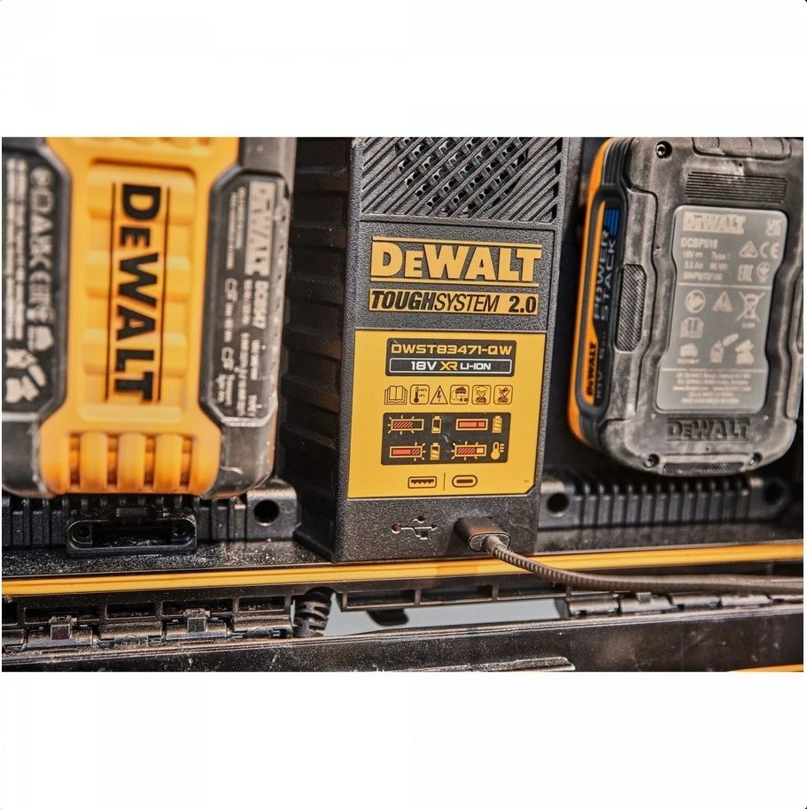 Močan polnilec DeWalt ToughSystem DWST83471, 2x4A, z USB, črn