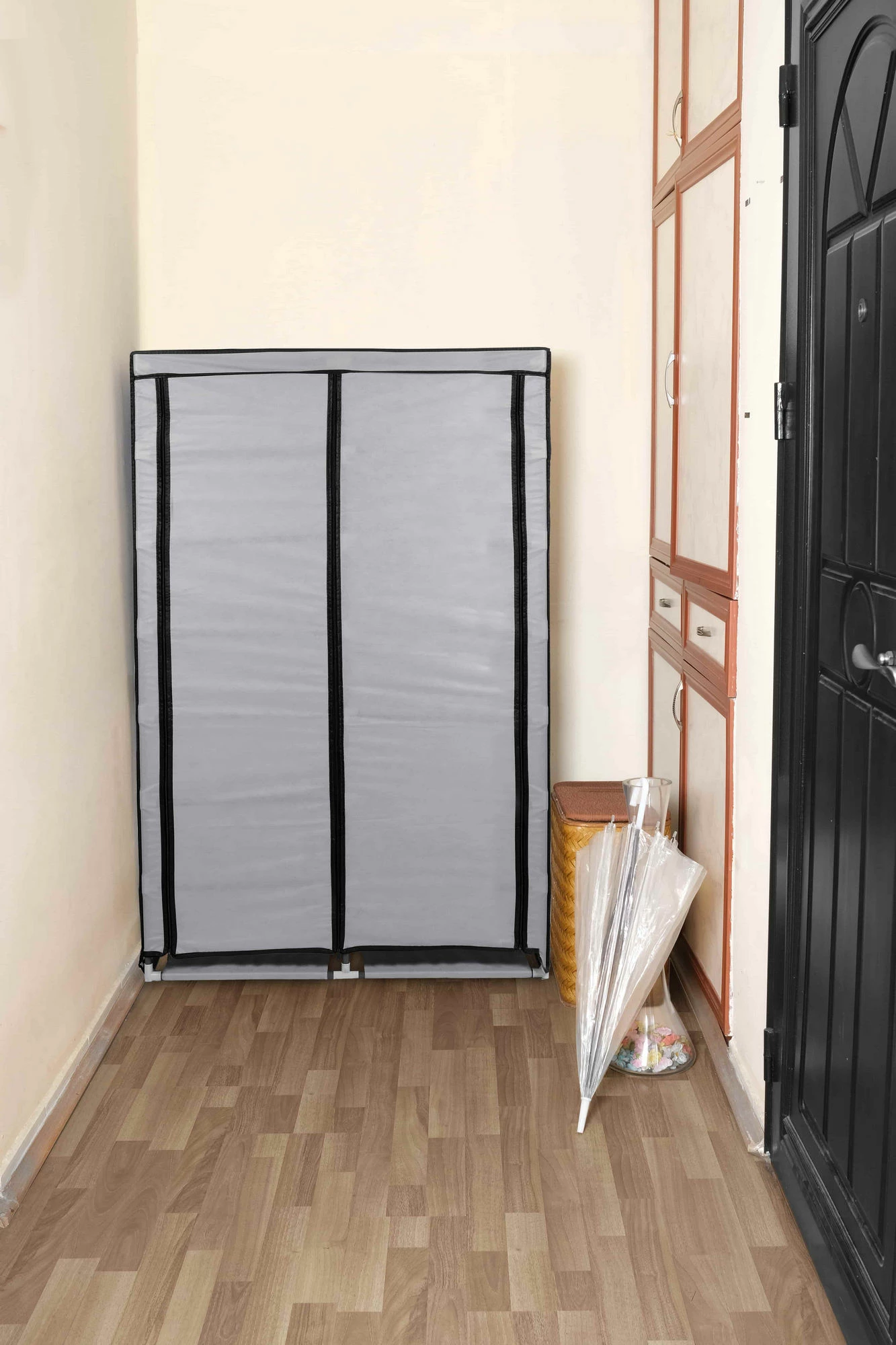 Omara za čevlje Skye Decor, bež-siva