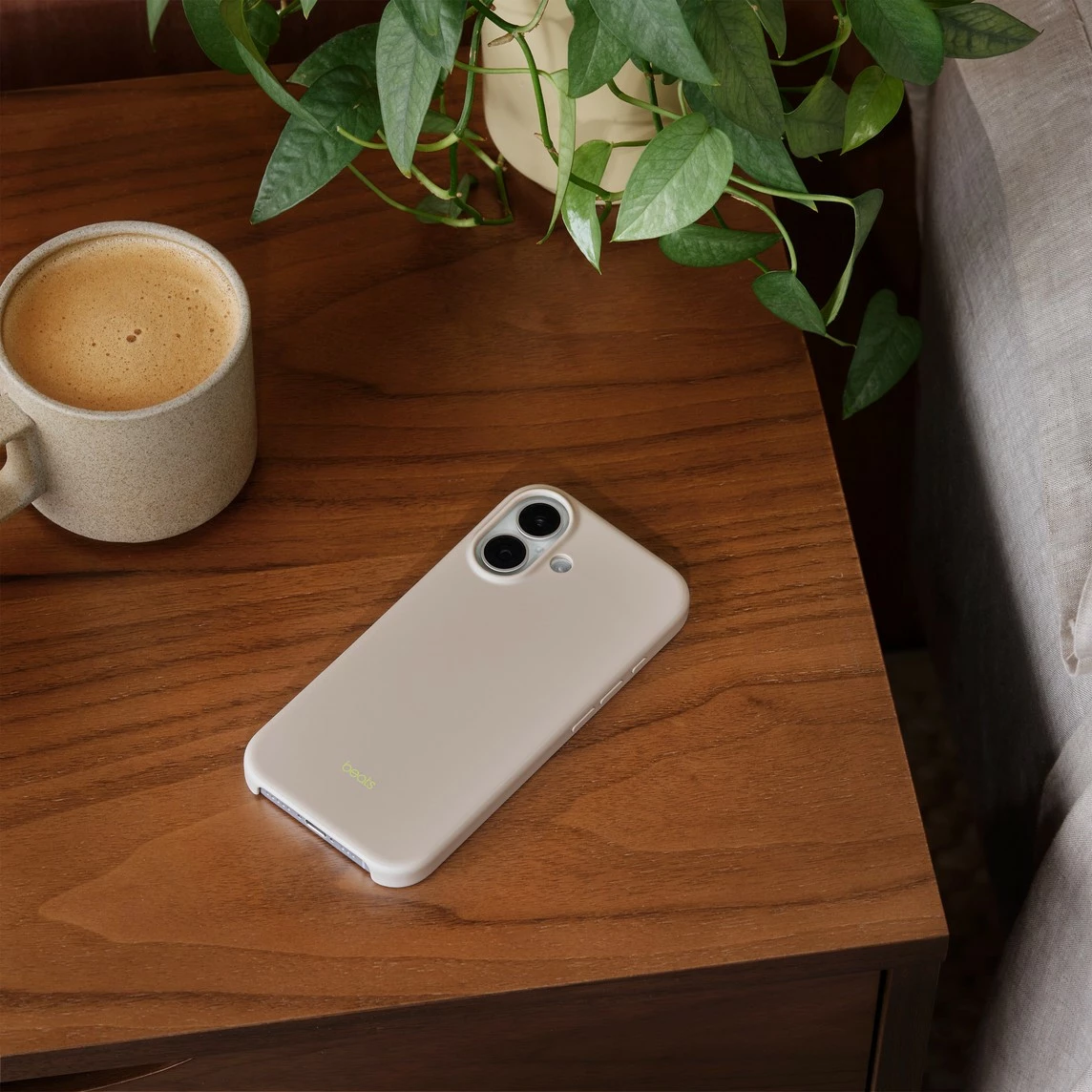 Ovitek za telefon Beats za iPhone 17, z MagSafe in upravljanjem kamere, kalkstein