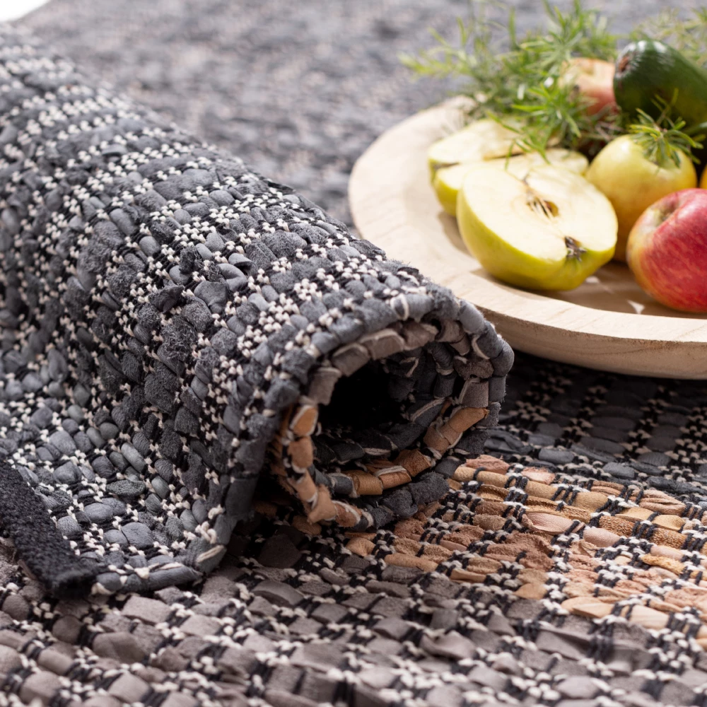 Preproga iz usnja Stripe, sivo-bež, 60x90 cm