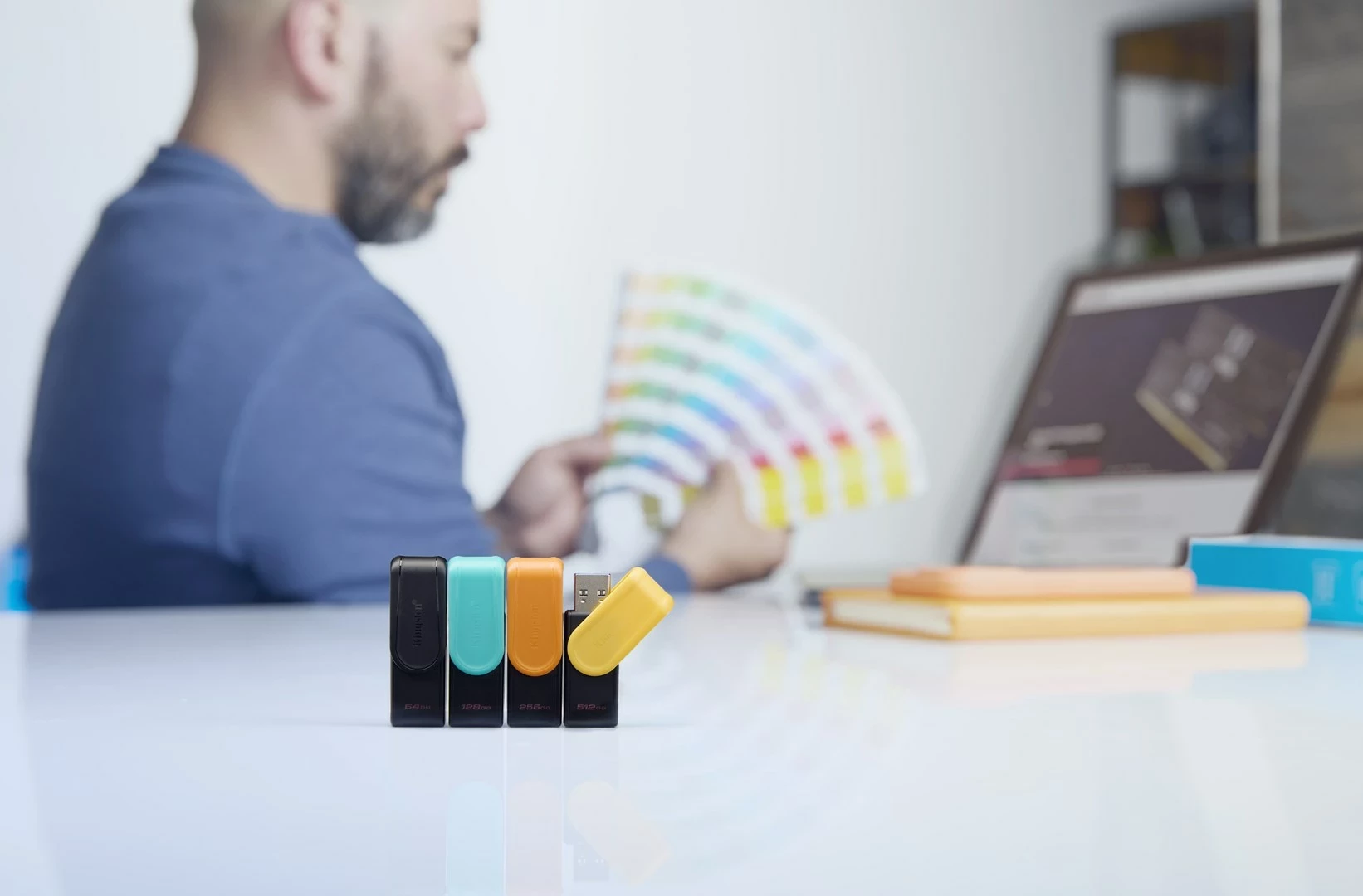 USB ključek Kingston DataTraveler Exodia S 64GB, USB 3.2, črn