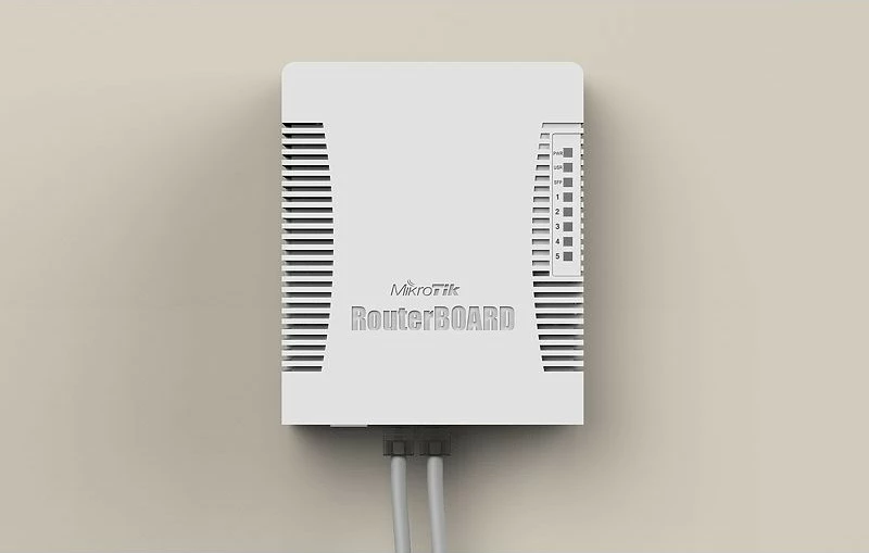 Gigabit usmerjevalnik hEX PoE, MikroTik, 5 gigabit priključkov, bel