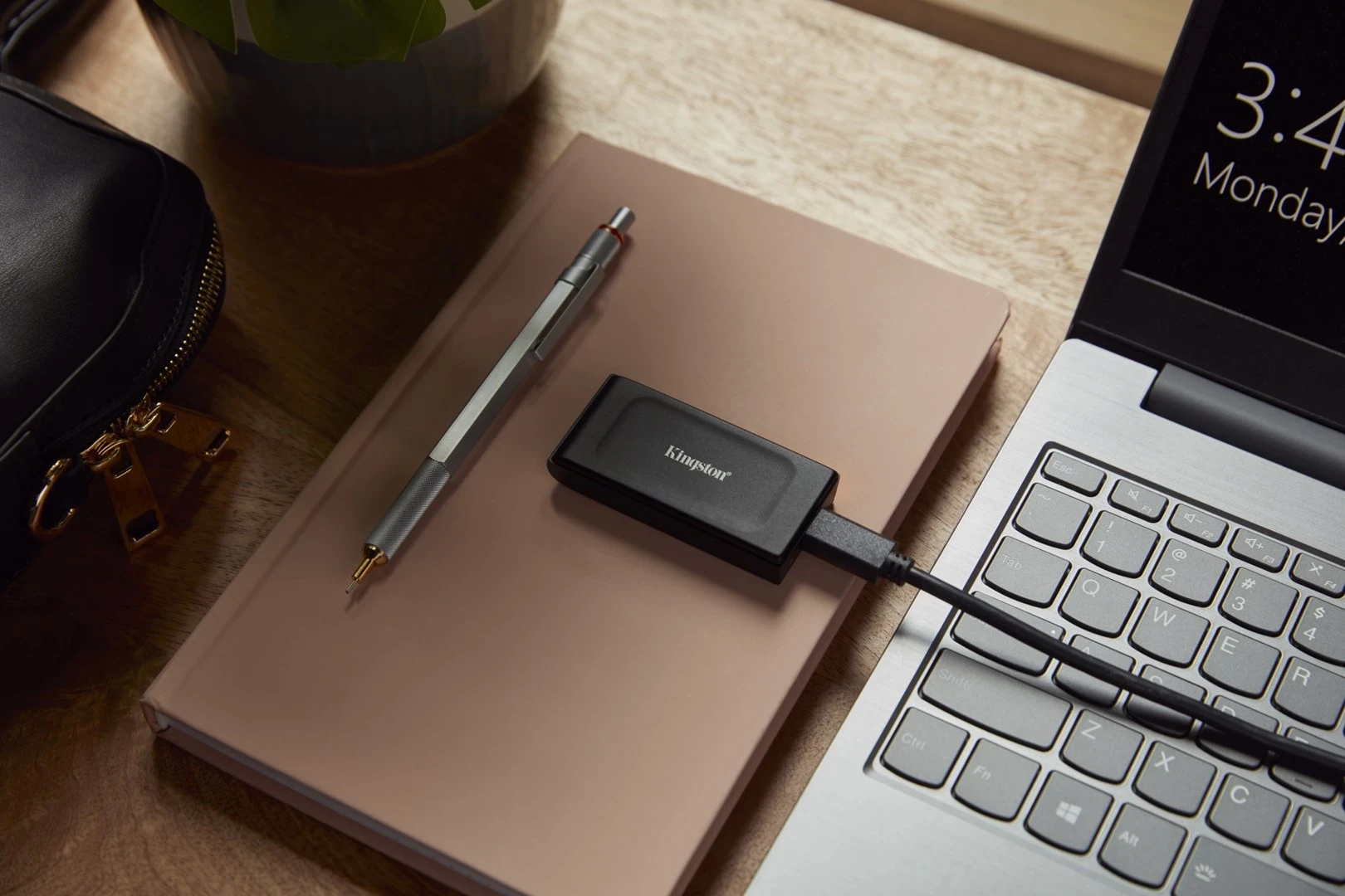 Zunanji SSD 1TB XS1000 Kingston Technology, USB 3.2 Gen 2