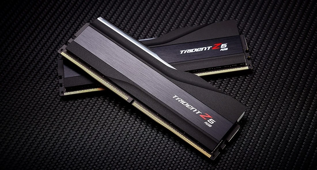 RAM pomnilnik 32 GB (2 x 16 GB), DDR5 6400 MHz, G.Skill Trident Z5 RGB