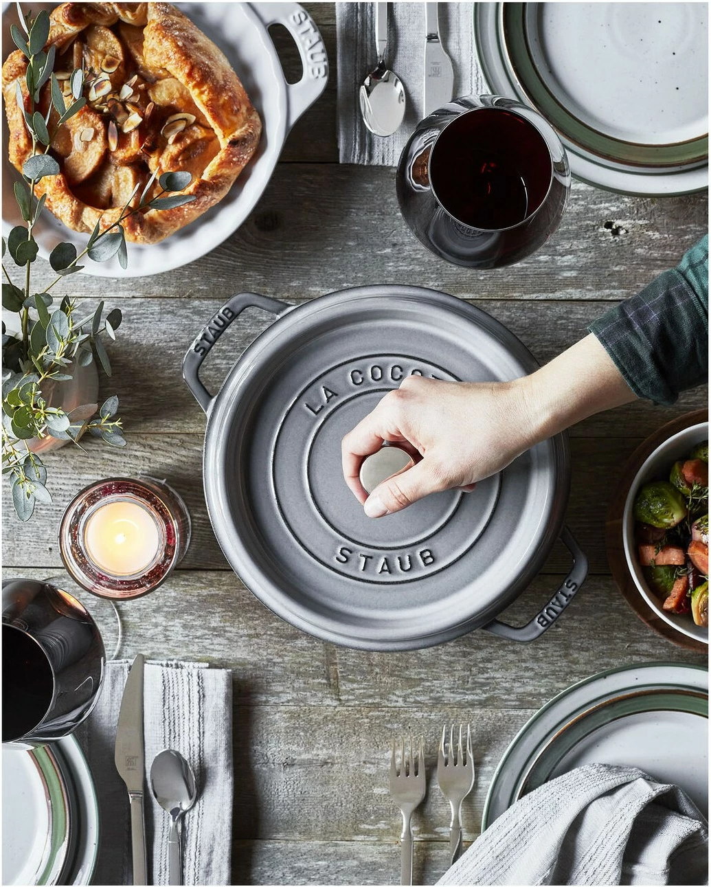 Pekač iz litega železa, Staub Cocotte 24 cm 3,8 L, siva