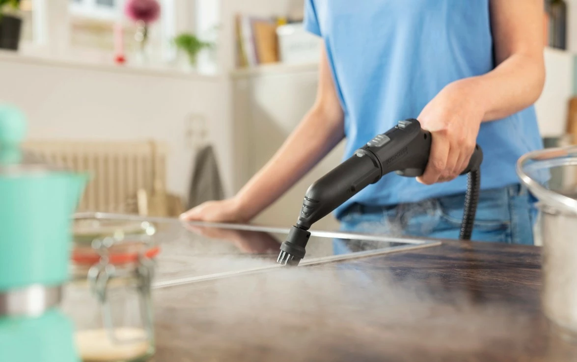 Parni čistilec Karcher SC3 Deluxe Textile Edition, 1.513-435.0, 1900 W, 1 L, bel/črn