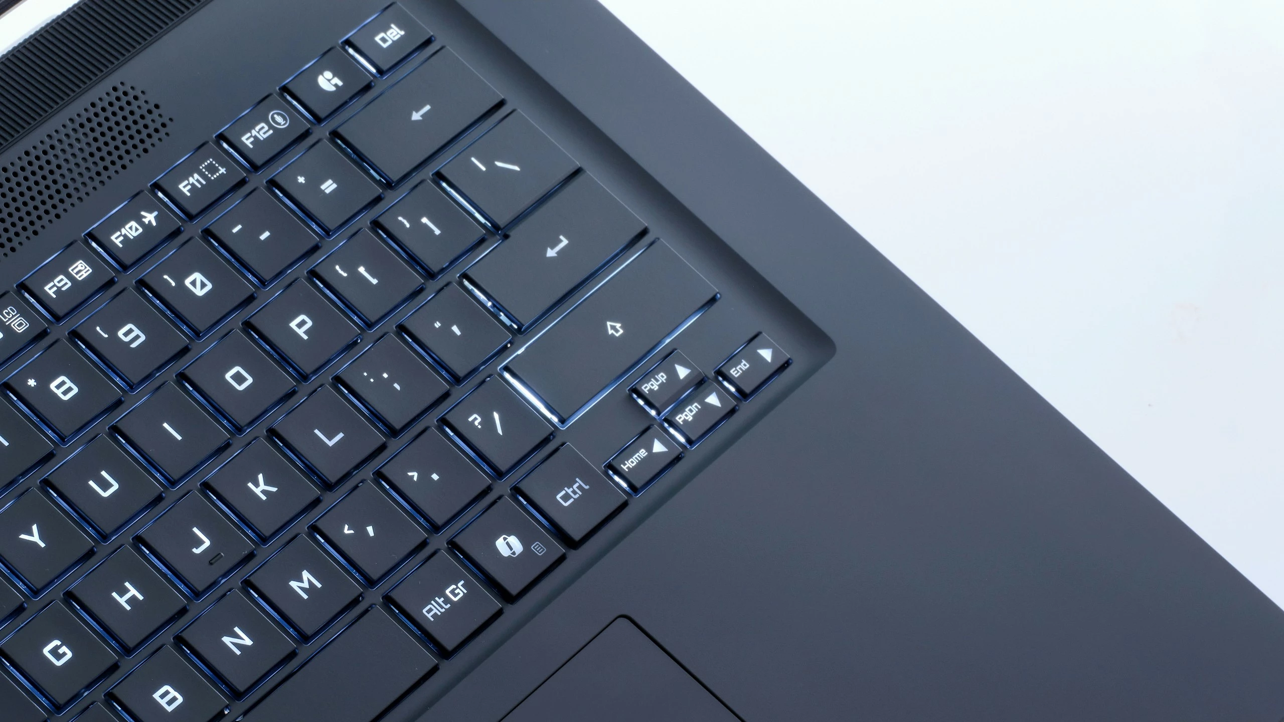 Prenosnik Gigabyte Aero X16, AMD Ryzen AI 7 350, 16", 165Hz, RTX 8GB, 1TB SSD, Space Gray