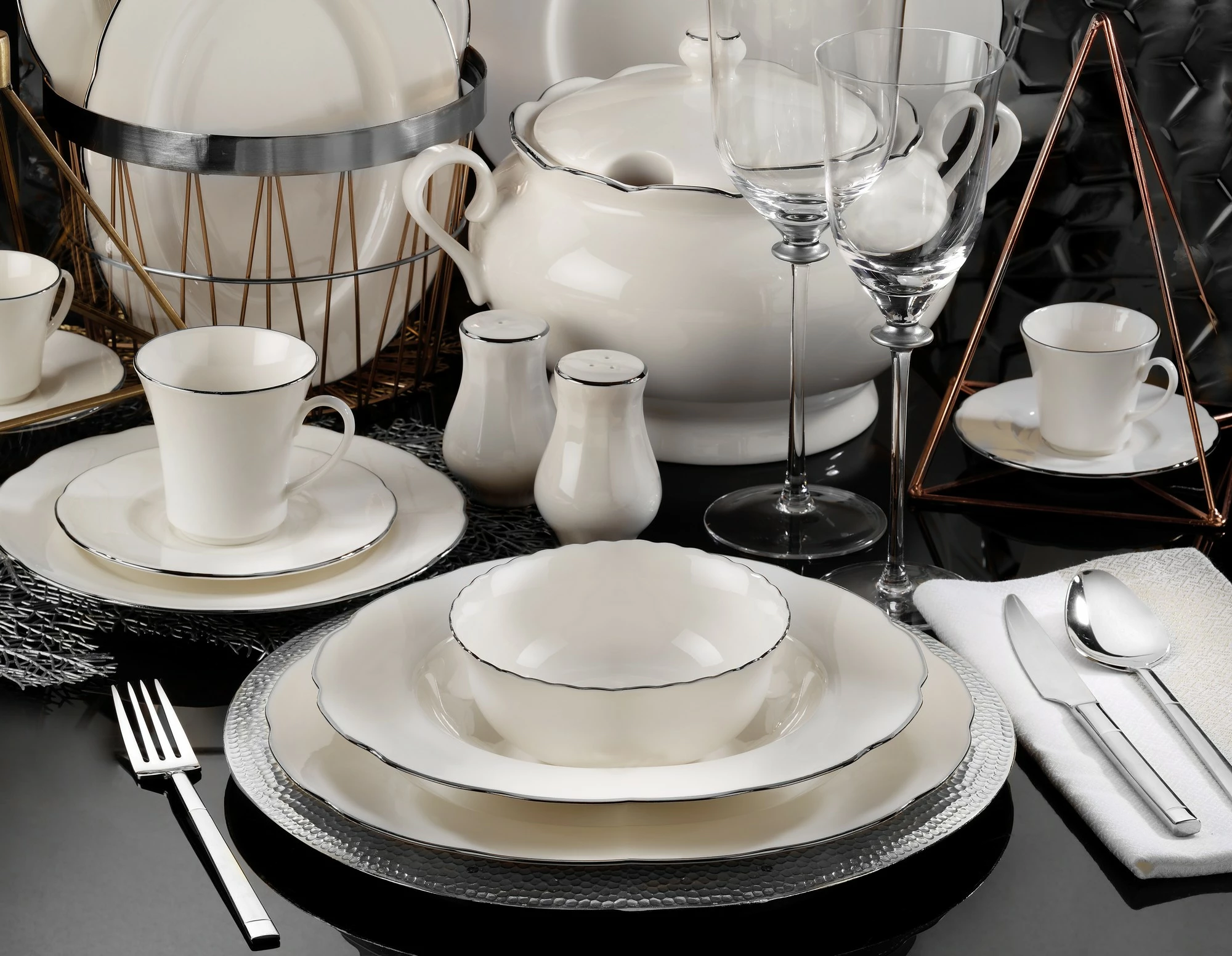 Set jedilnega porcelana, 71 kosov, Hermia Concept BNOLY71YT220