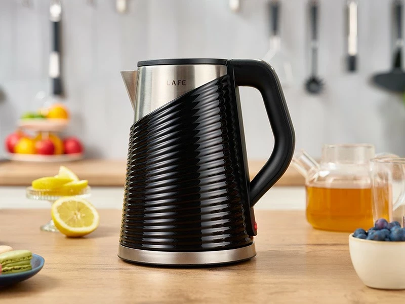Električna kuhalnik vode 1,8 L, 1800 W, črno-srebrn Lafe
