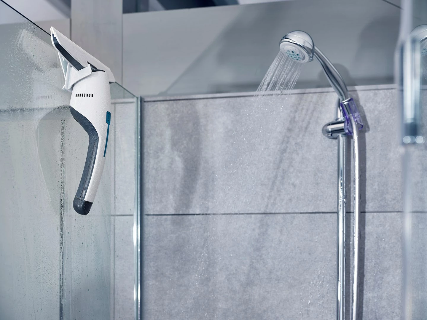 Električni čistilec oken LEIFHEIT 51035, 45 min, črn/moder/bel