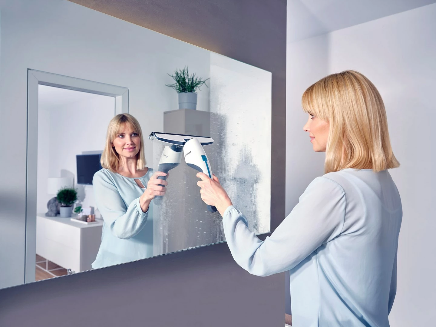 Električni čistilec oken LEIFHEIT 51035, 45 min, črn/moder/bel