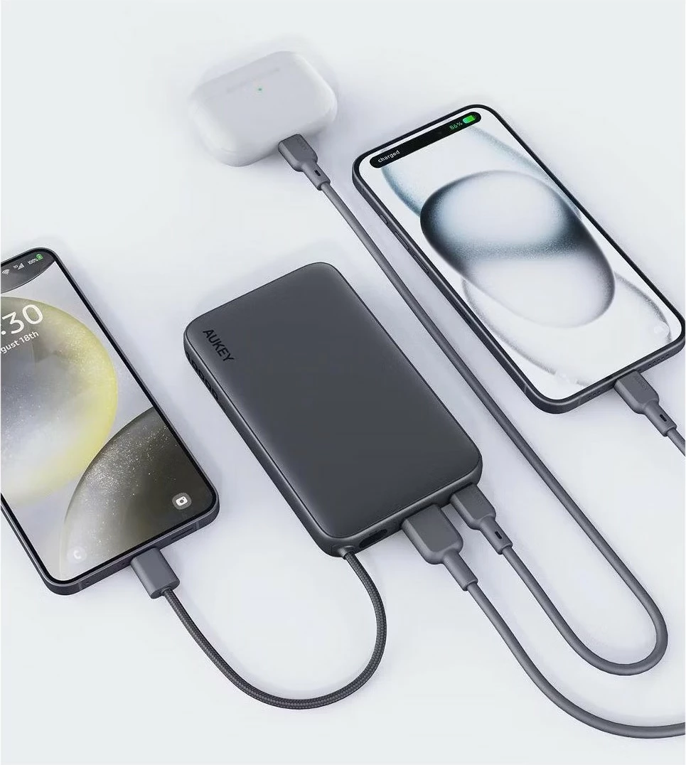 Power bank 10000 mAh, 22.5W, 4×USB, z vgrajenim kablom USB-C, AUKEY Spark Sling PB-Y53P, črn