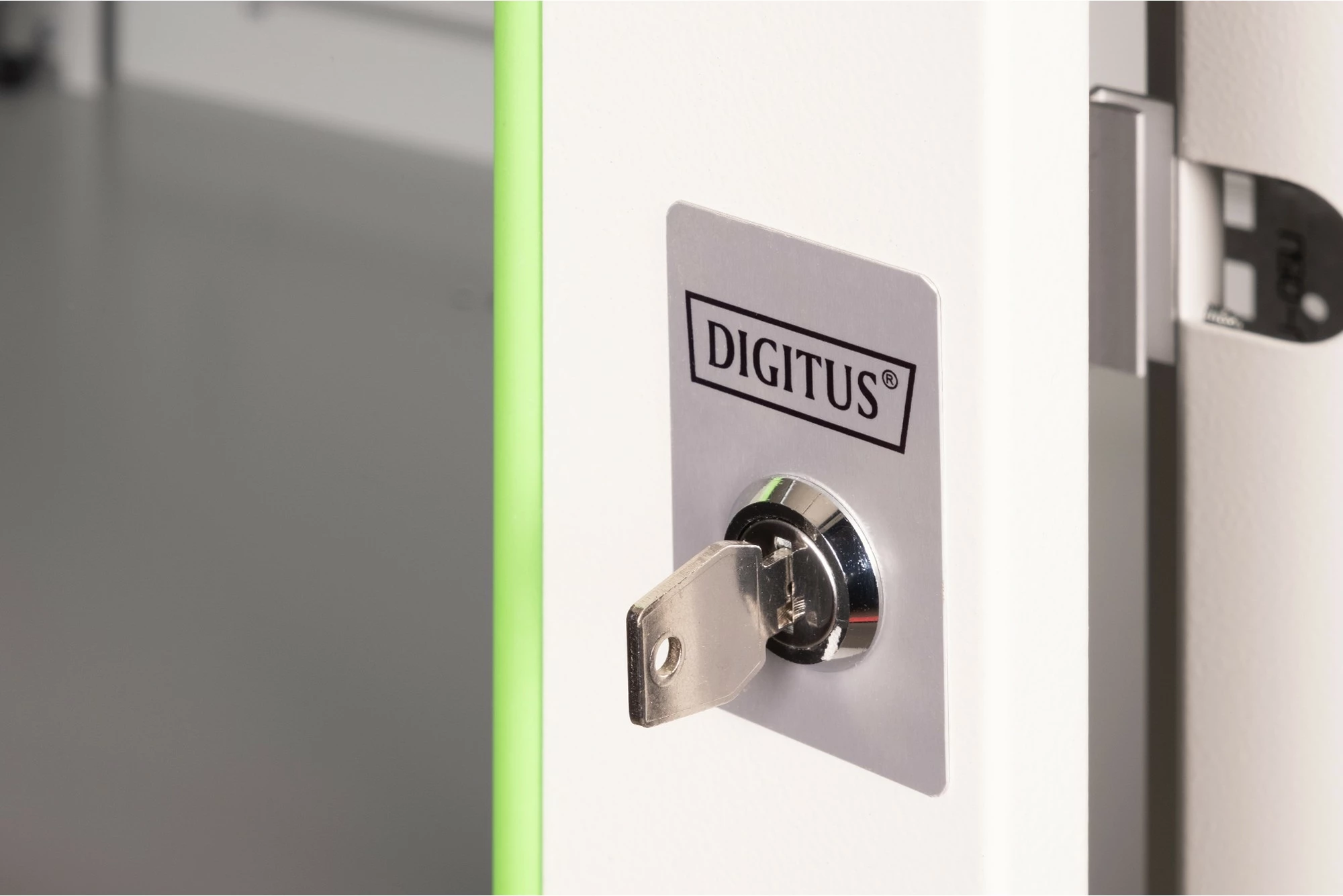 Stensko računalniško ohišje 7U 420x600x450mm, steklo, Digitus Unique, sivo