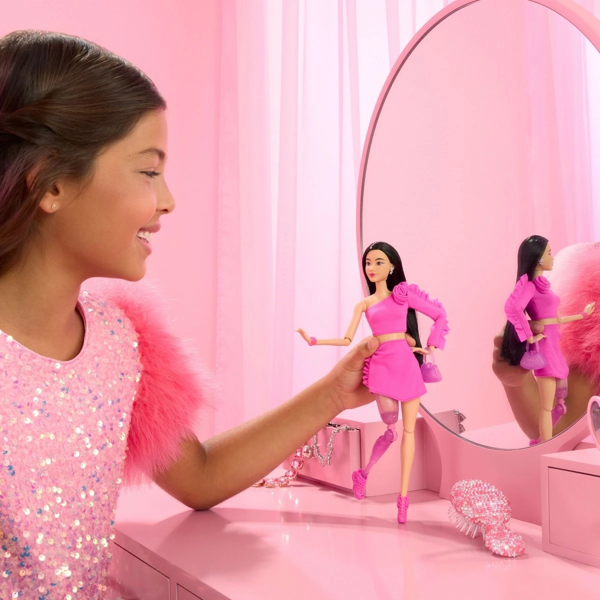 Punčka z nogno protezo Barbie Mattel Deluxe Style HYV26, roza