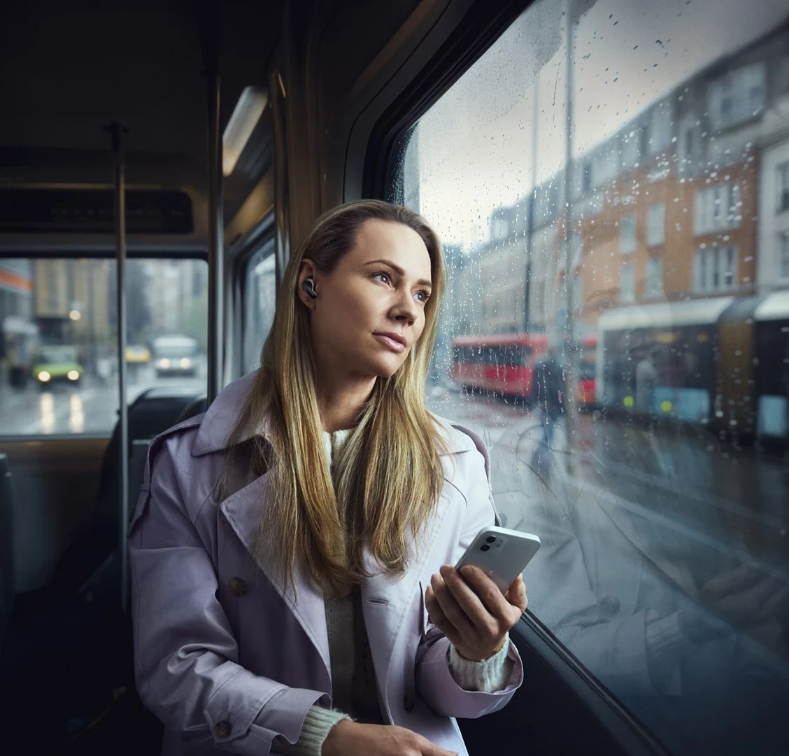 Pravi brezžični slušalke EPOS ADAPT E1TWS, Bluetooth 5.3, črne, s polnilno škatlico