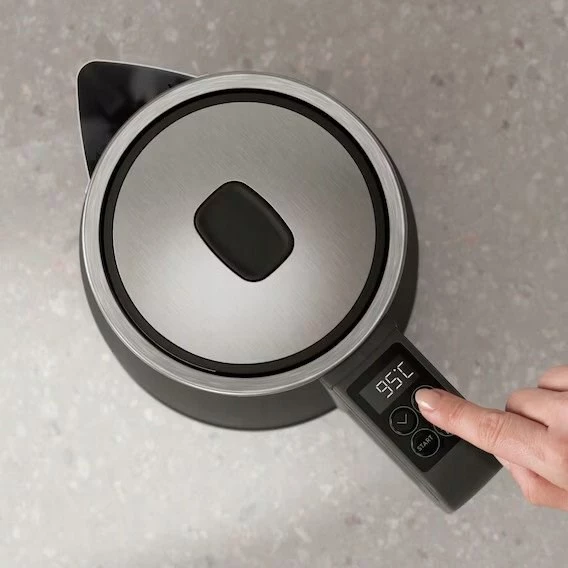 Električni čajnik Electrolux E5K1-6AN, 1,7 L, črn