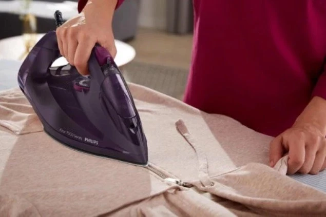 Likalnik na paro Philips serija 7000 DST7061/30, lila