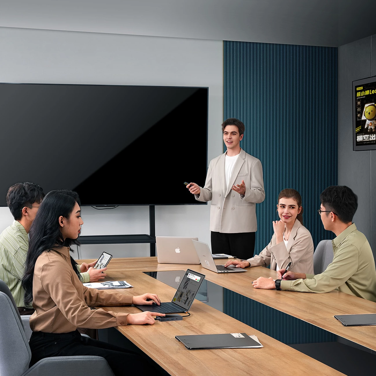 Računalniško ohišje 8-v-1 USB-C hub Baseus PioneerJoy, HDMI 4K@60Hz, DisplayPort 8K@30Hz, VGA, 2x USB-A 3.0, 2x USB-C, siv