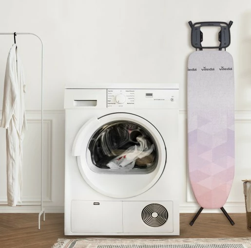 Daska za likanje Vileda Diamond S, 114 x 33 cm, s stojalom za likalnik, črno/roza/vijolično/belo